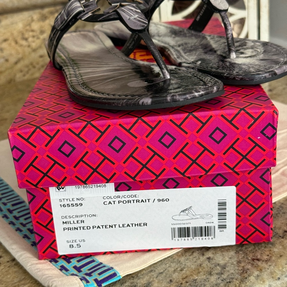 New Tory Burch miller sandal  printed patent leather cat portrait - Picture 4 of 7